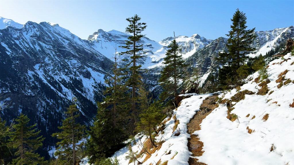 Amazing-4K-snow-hike-in-Bavarias-Alps-Gorgeous-alpine-nature-tour-Immersive-virtual-nature-walk-Hiking-Walking-Mountains-Sounds-Relaxation-Relaxing-Relax-Stress-Relief-Peace-Calming-2